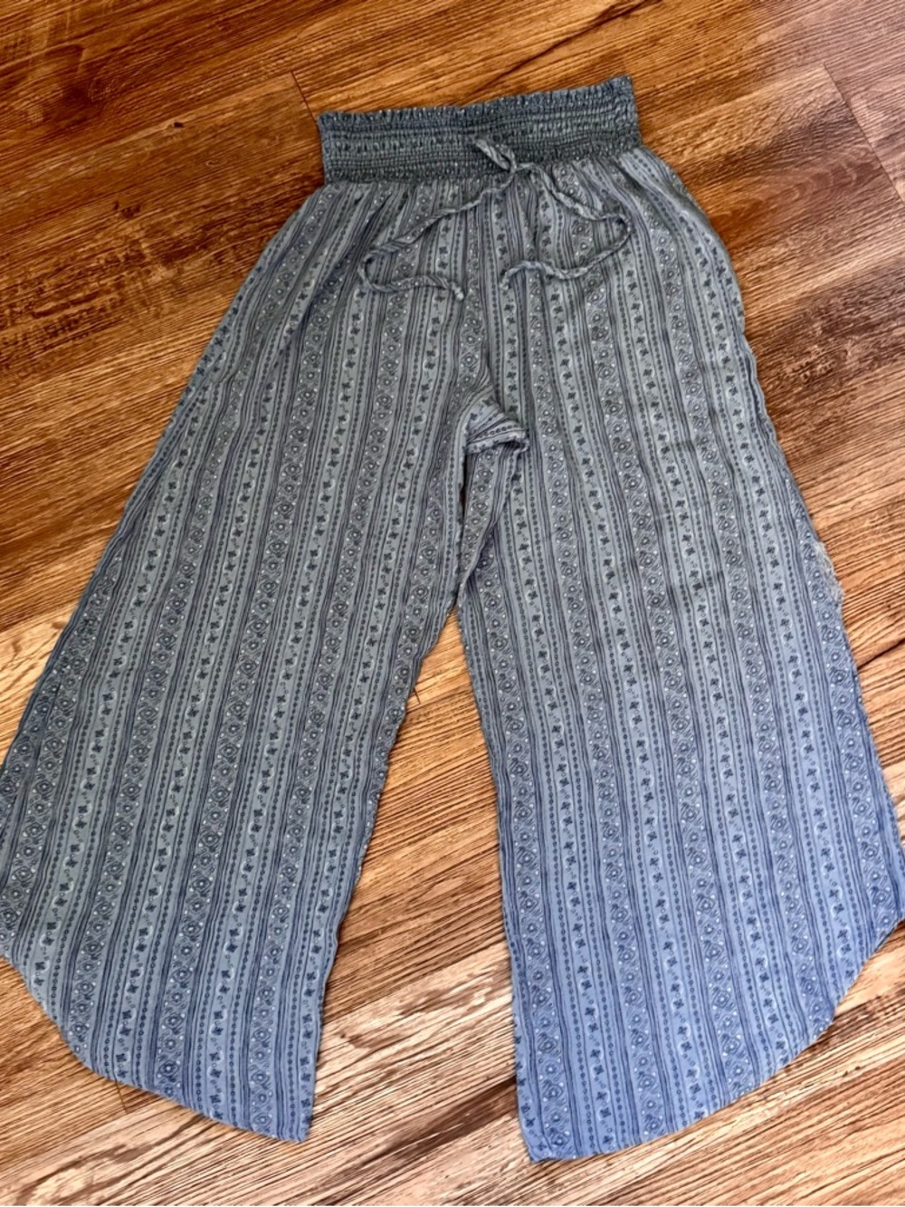 Smocked High Waist Wide-Leg Boho Cropped Pants - Blue Pattern Size Small